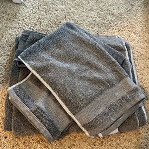 Bath towel and 2 hand towels